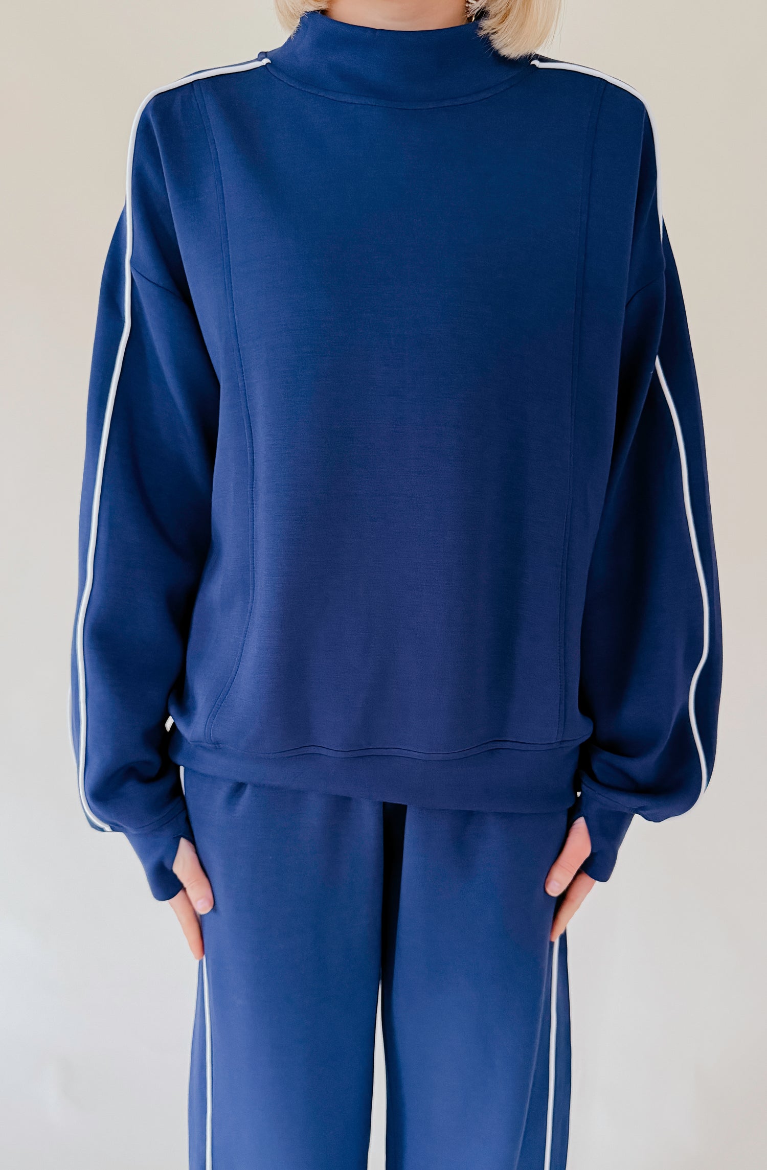 LIGHT AS AIR MODAL SCUBA TOP WITH PIPING