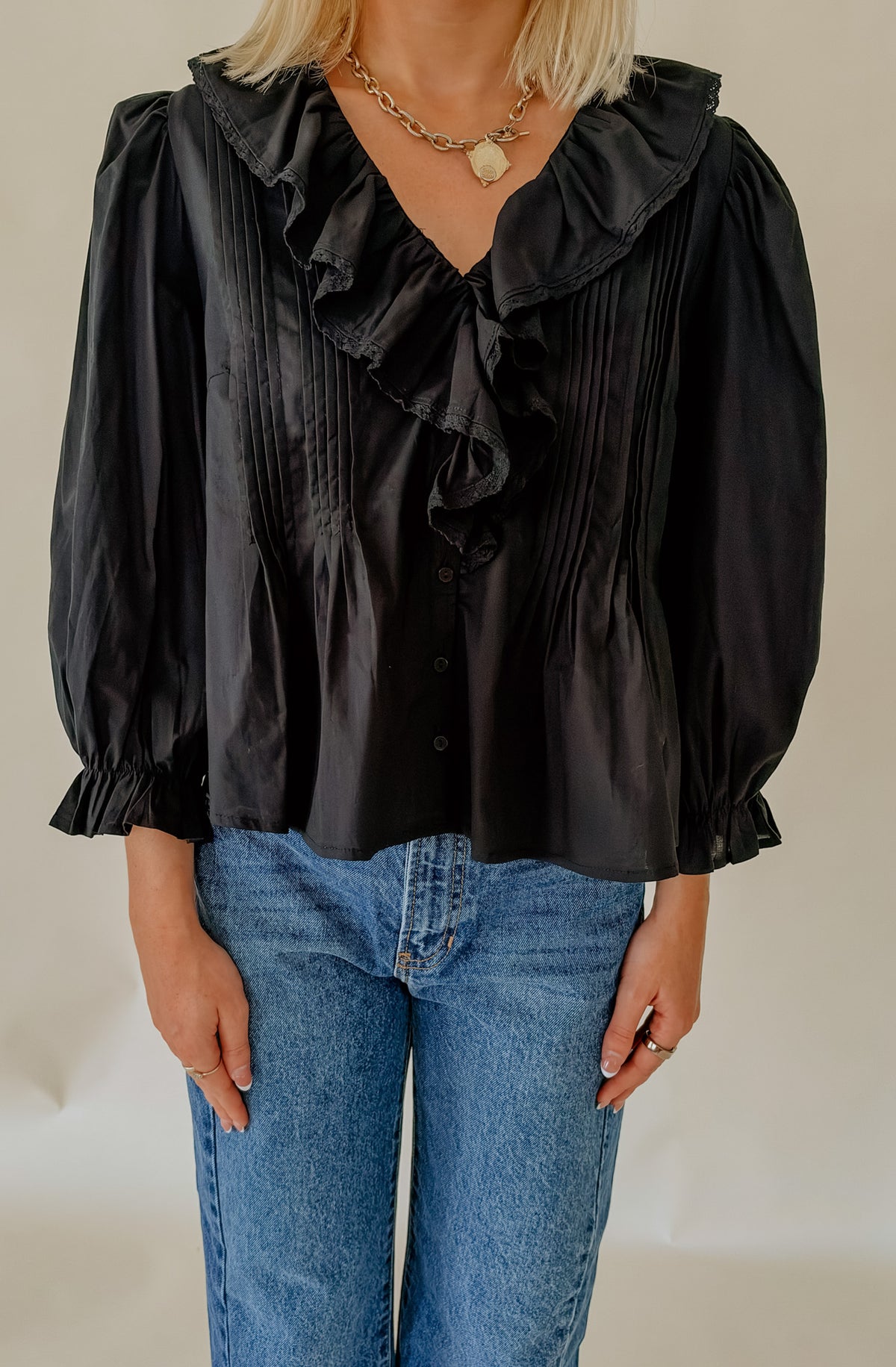TAKE TIME RUFFLE BLOUSE