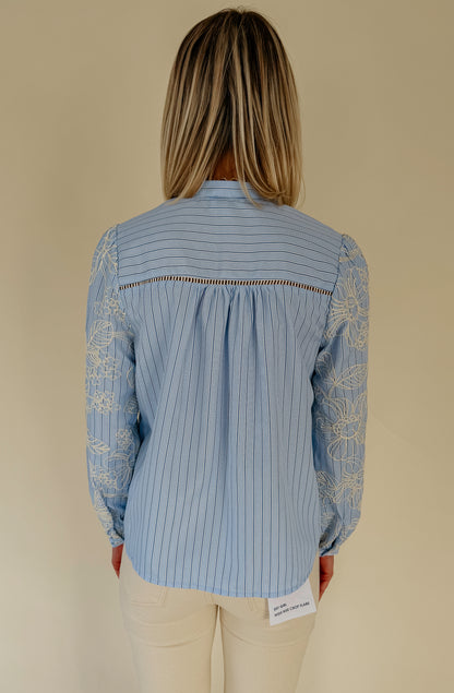 BLENDS WELL BUTTONED BLOUSE