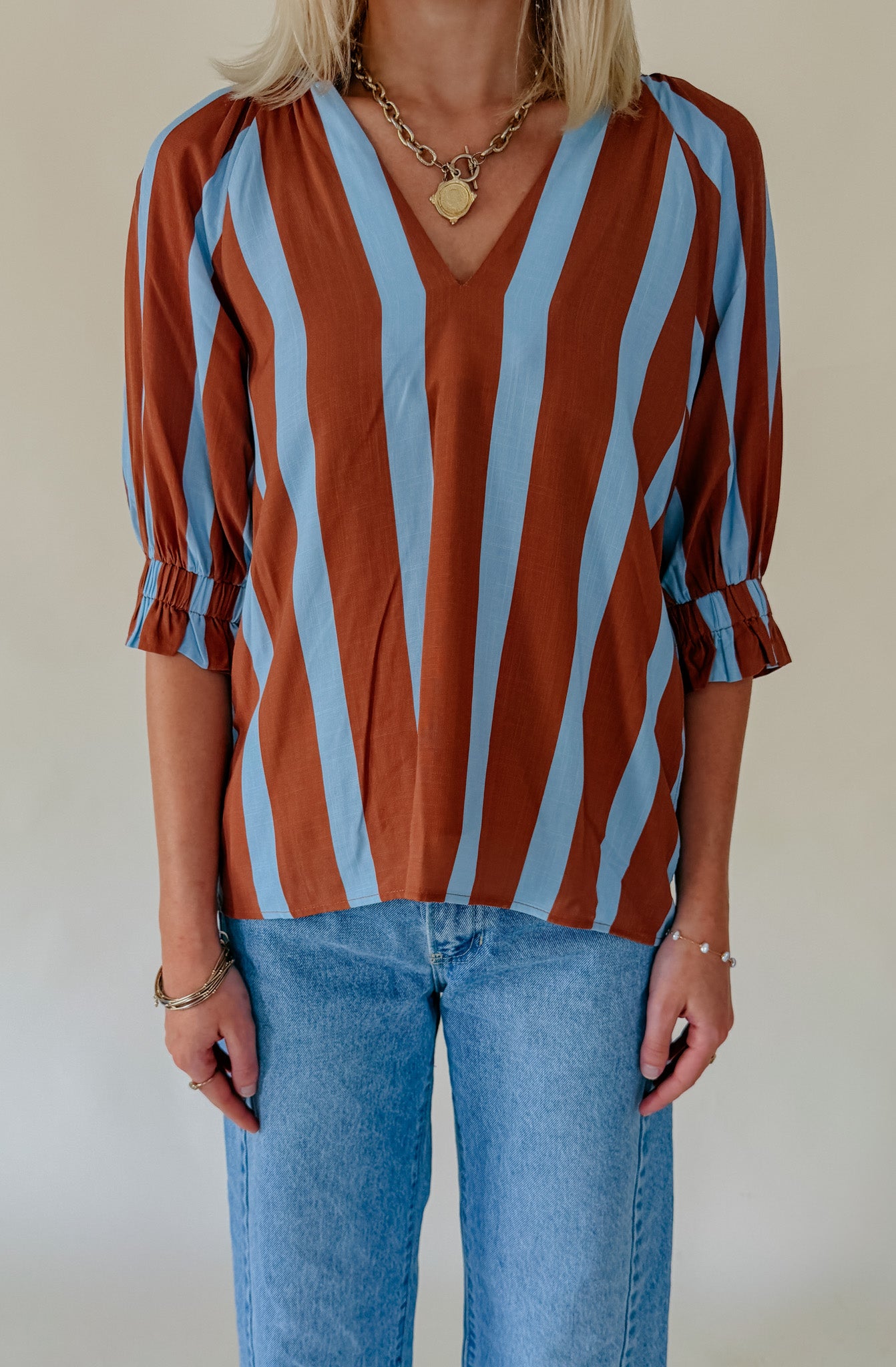 ICED LATTE STRIPED BLOUSE