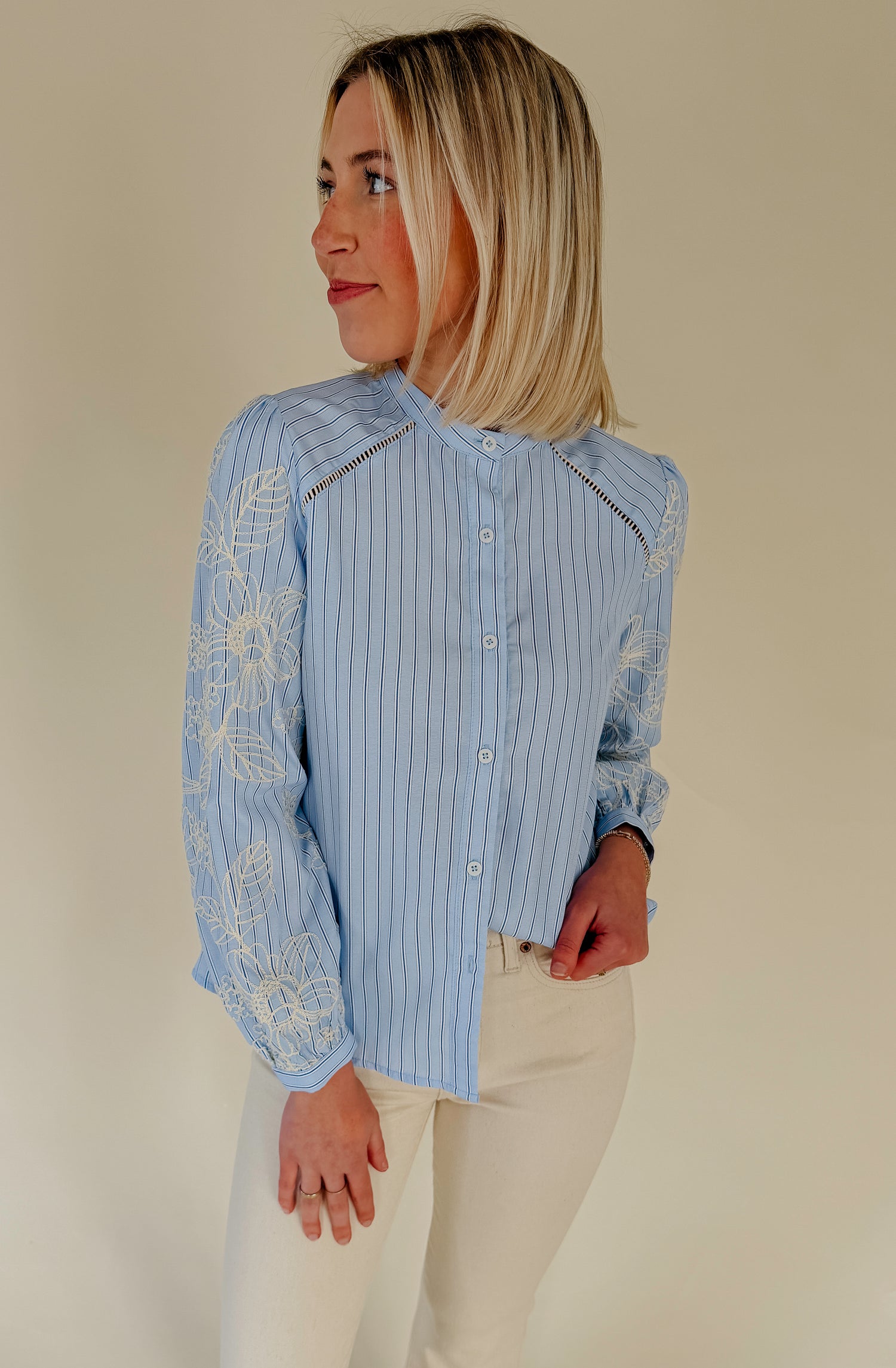 BLENDS WELL BUTTONED BLOUSE